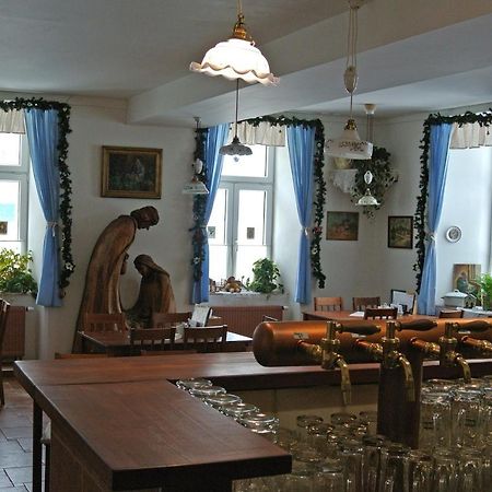 Restaurace A Penzion Ubrousku Prostri Se Nová Bystřice Exterior foto